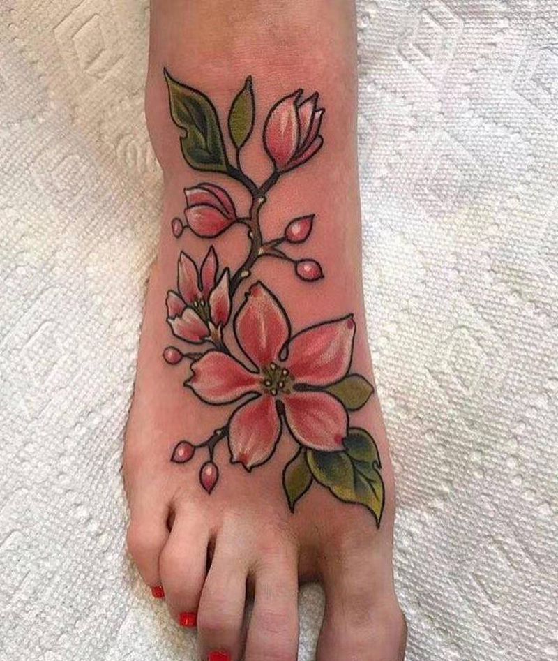 桃花灼灼纹身图片_脚部新传统纹身图案