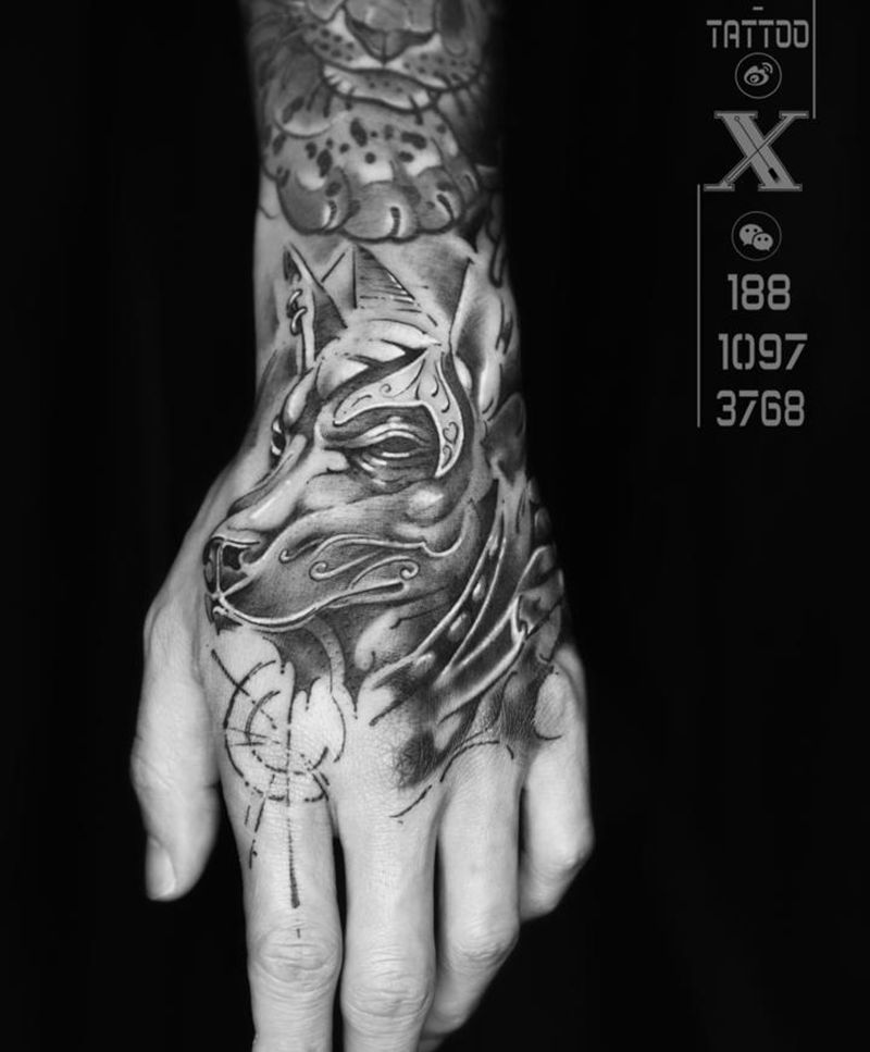 阿努比斯纹身图片_手部欧美写实水墨纹身图案