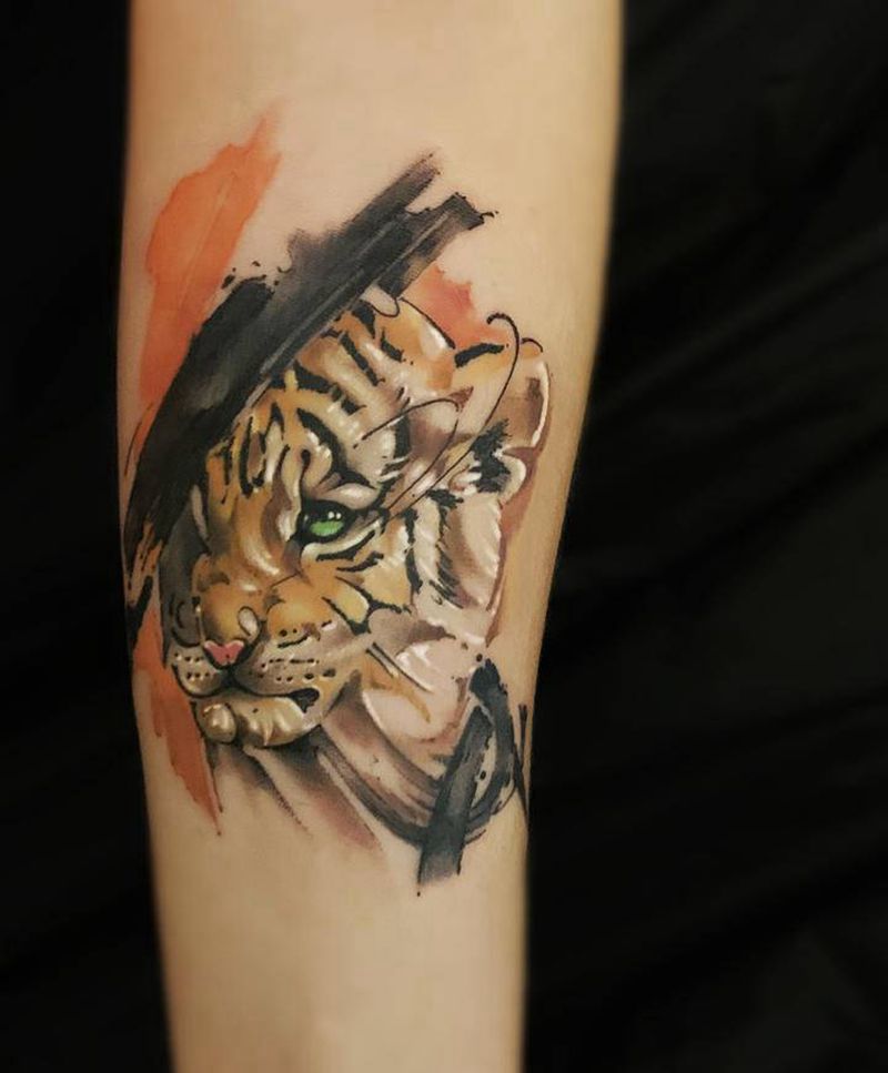 小老虎纹身图片_手臂水墨写实泼墨纹身图案