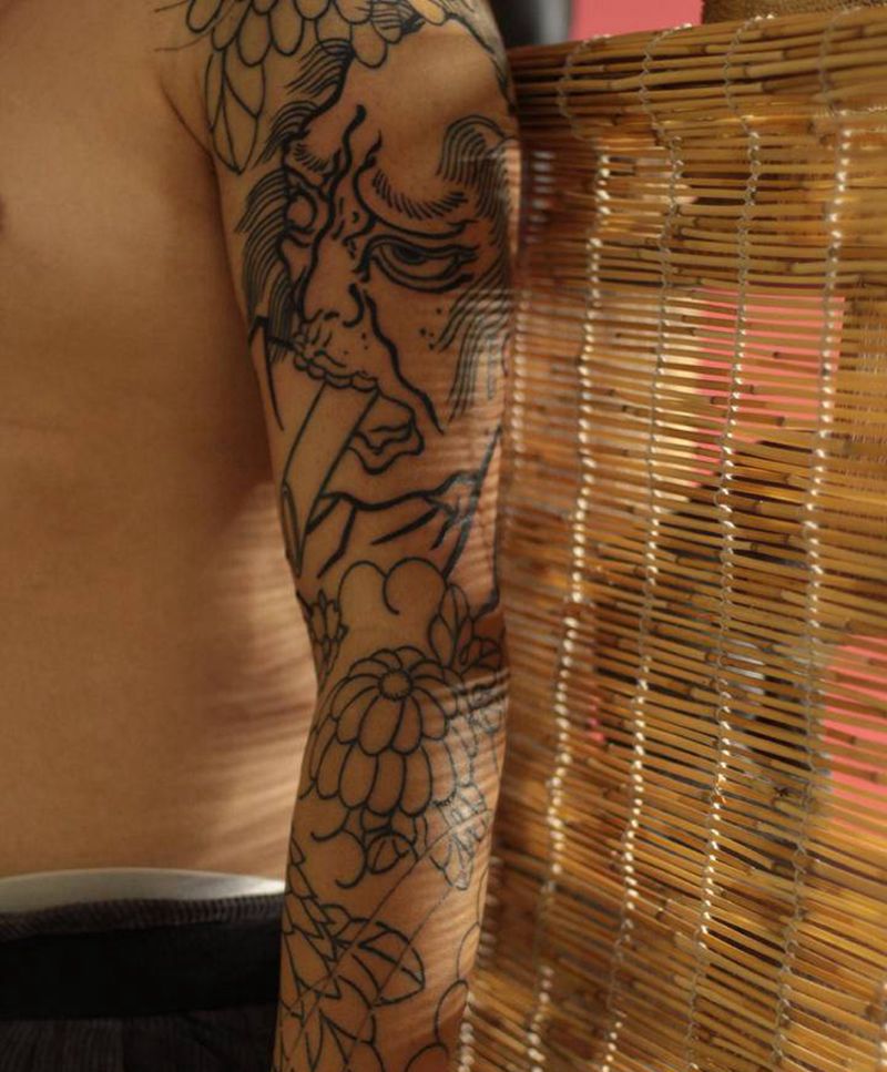 生首花臂纹身图片_手臂老传统纹身图案