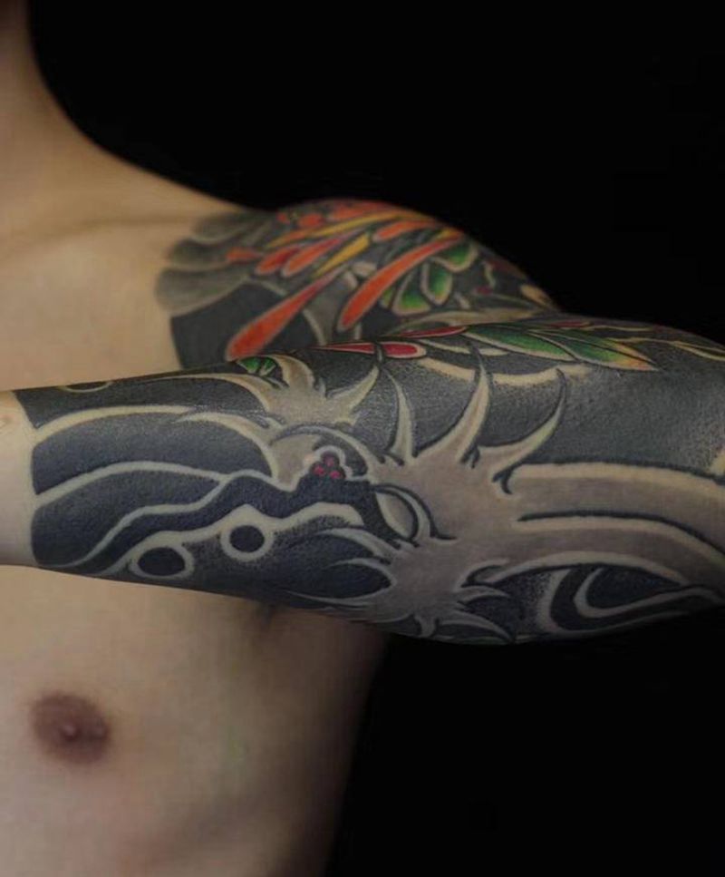 老传统花臂纹身图片_手臂老传统纹身图案