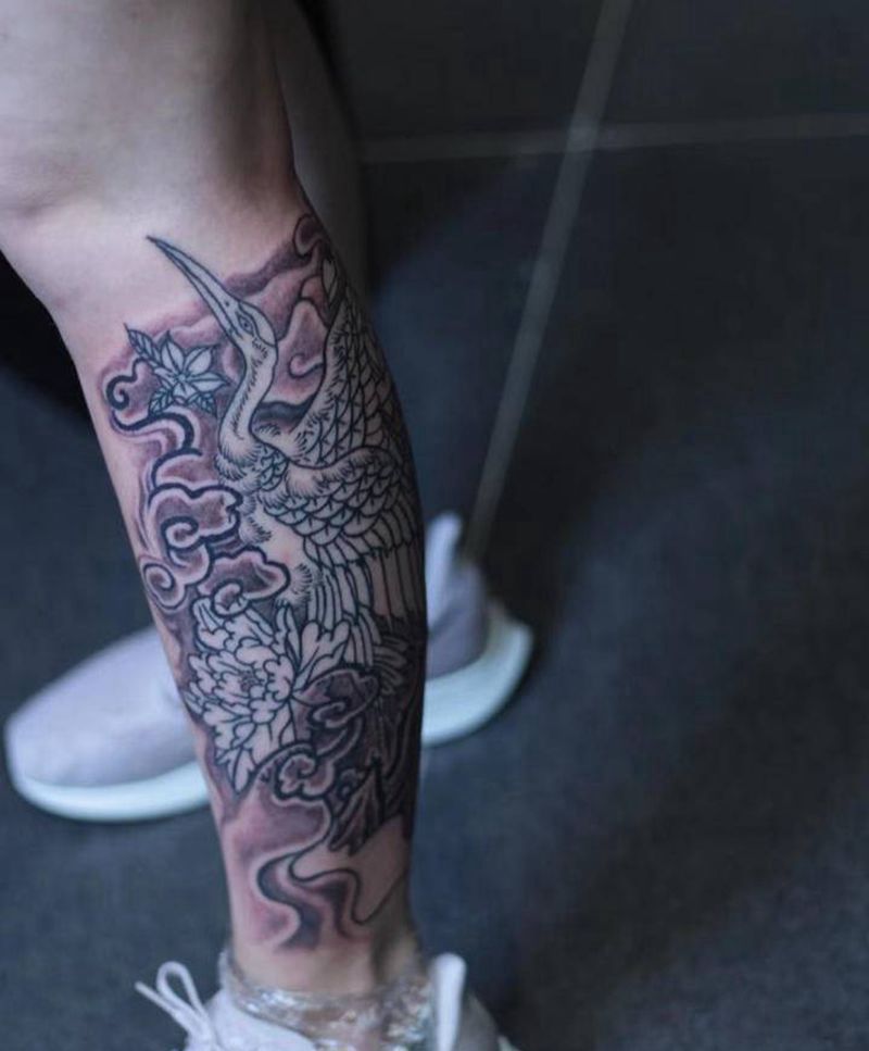 仙鹤，待续纹身图片_腿部老传统新传统纹身图案