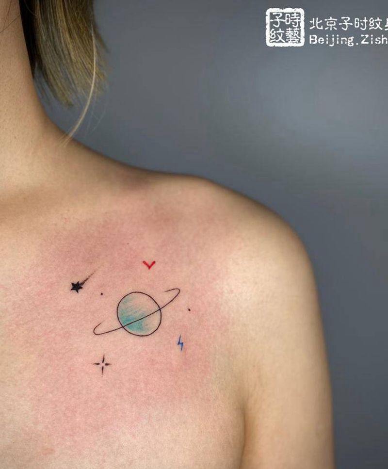 清新纹身图片_胸部水彩几何清新纹身图案