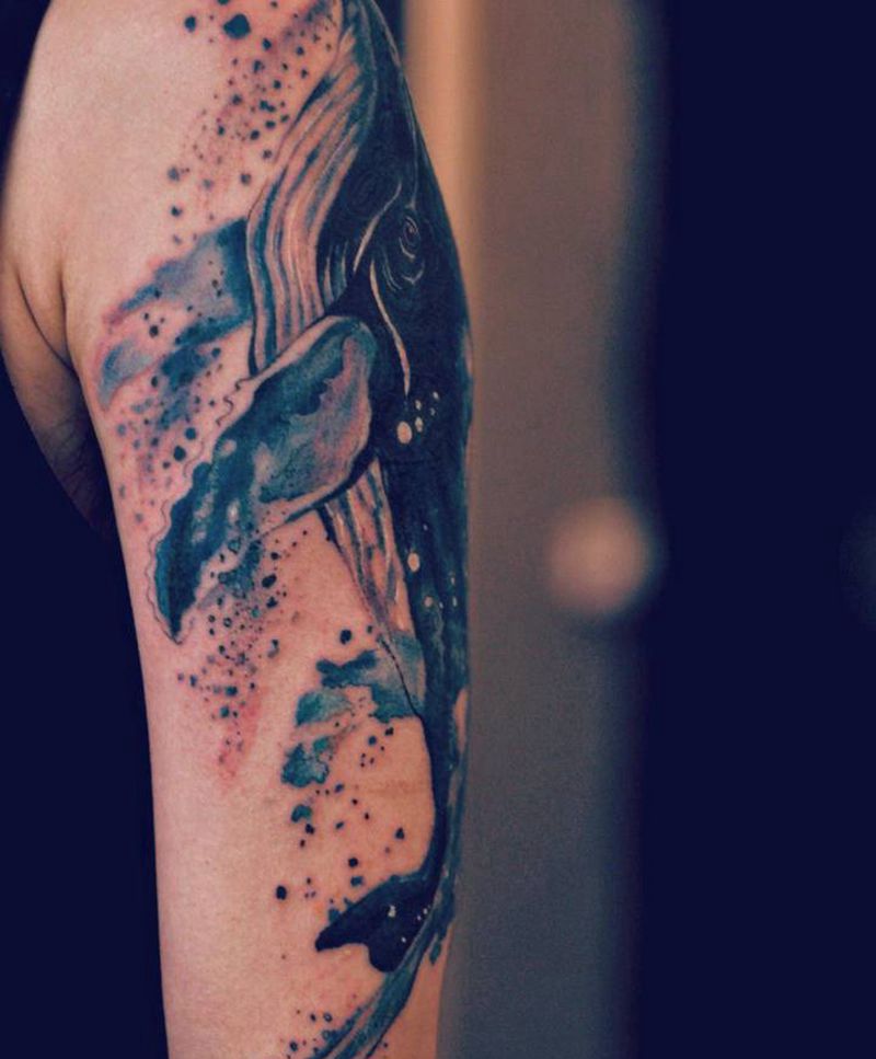 鲸鱼纹身图片_手臂水彩水墨纹身图案