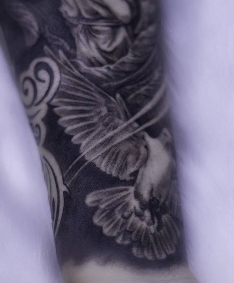 写实鸽子，天使纹身图片_手部欧美写实纹身图案