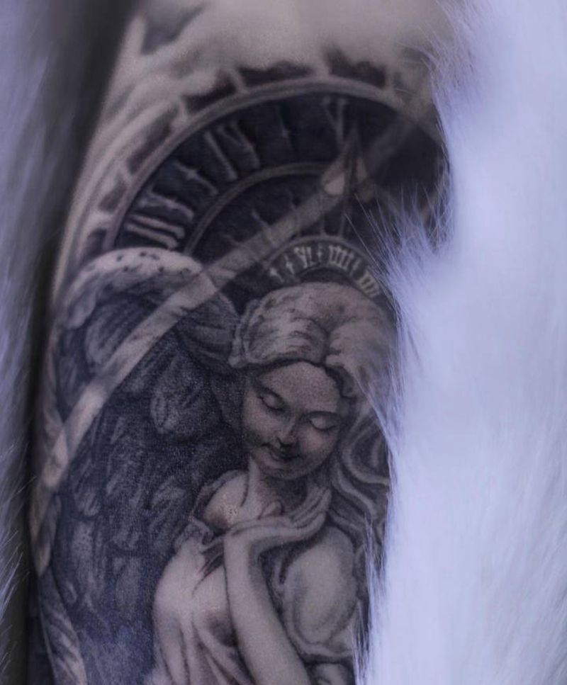 小天使纹身图片_手臂手部欧美写实纹身图案