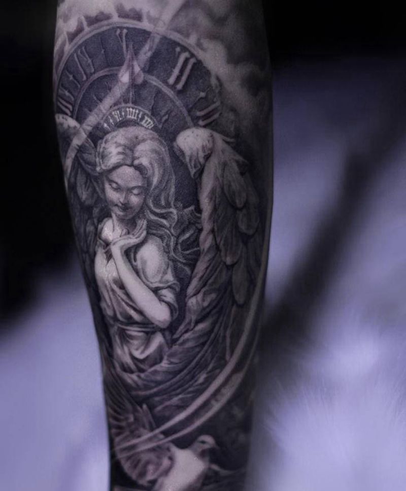 小天使纹身图片_手臂手部欧美写实纹身图案