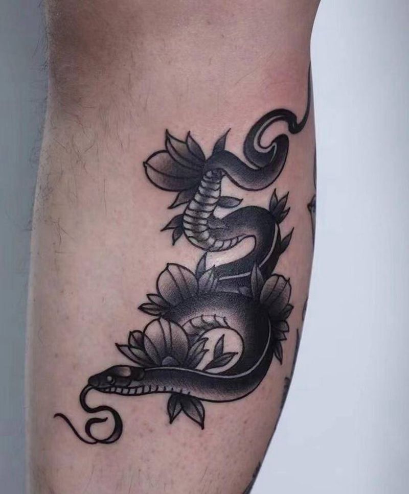 蛇纹身图片_腿部Old School纹身图案