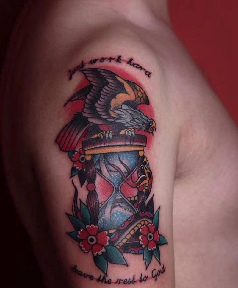 鹰纹身图片_手臂Old School纹身图案