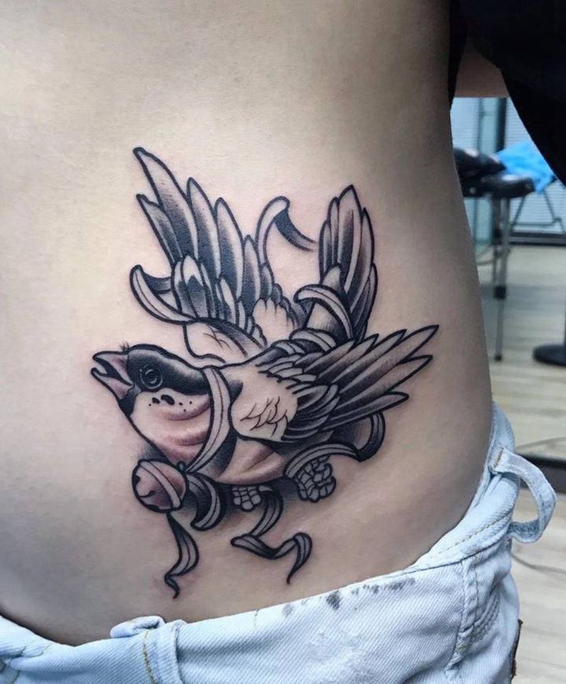 鸟纹身图片_腹部腰部Old School纹身图案