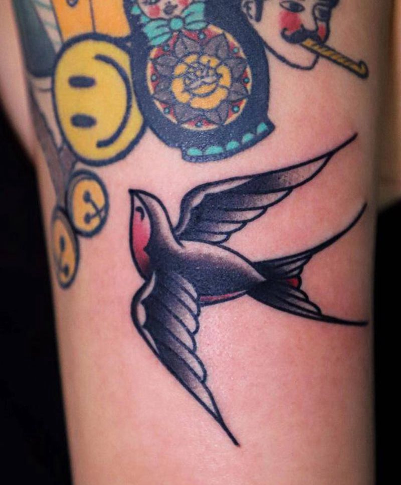 燕子纹身图片_手臂Old School纹身图案