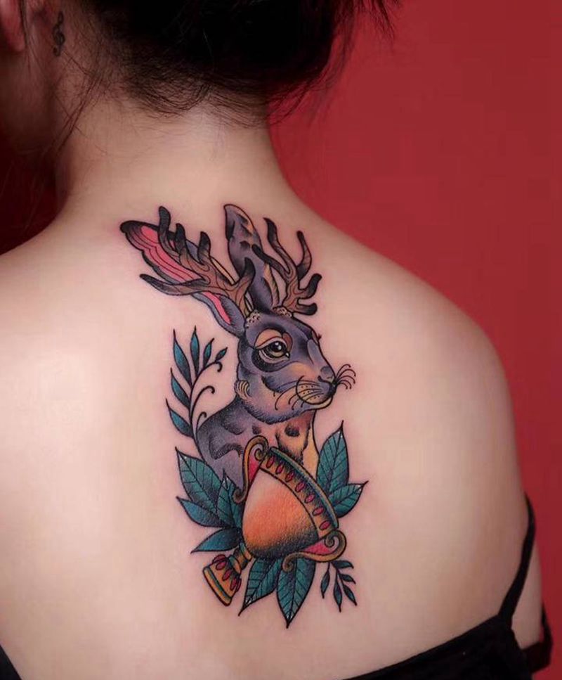 兔子纹身图片_背部Old School纹身图案