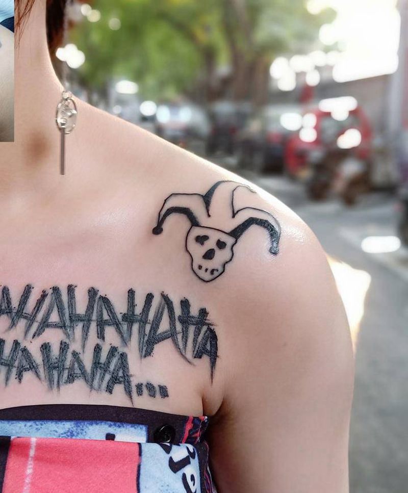 无标题纹身图片_胸部字母纹身图案