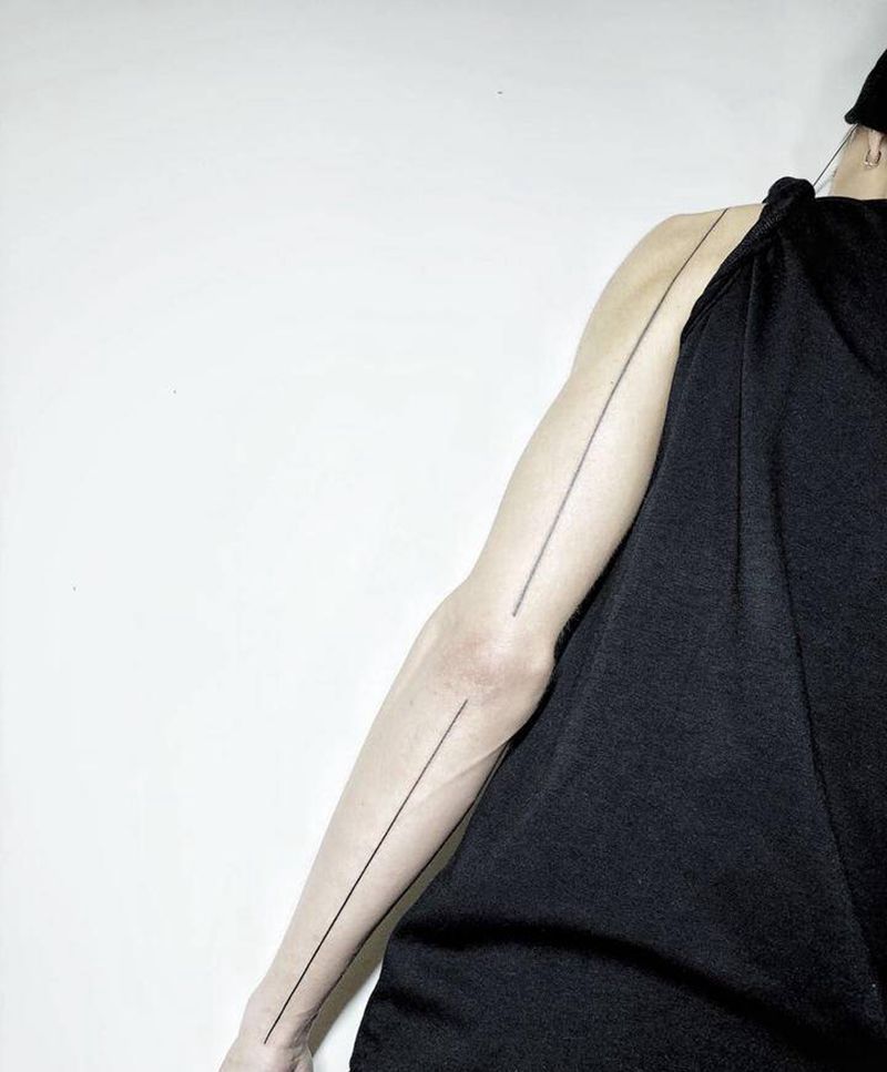 直线纹身图片_手臂纹身图案