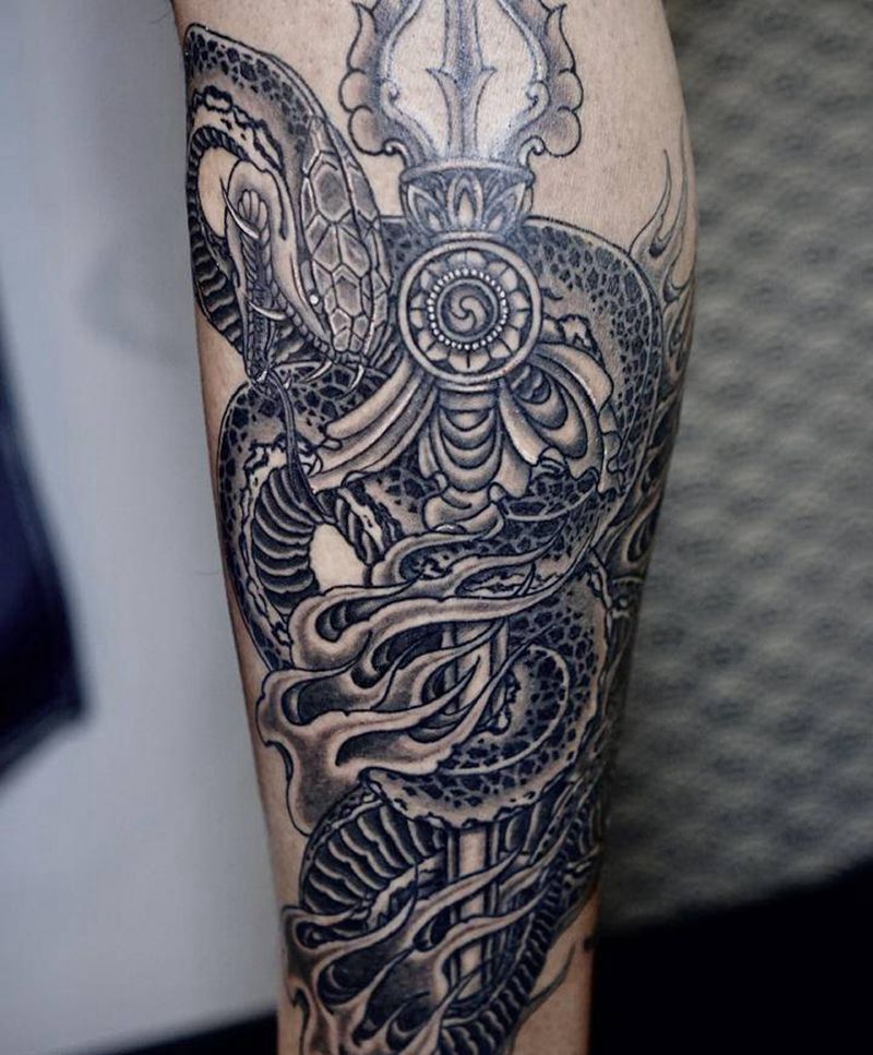 天杖蛇纹身图片_腿部老传统新传统纹身图案