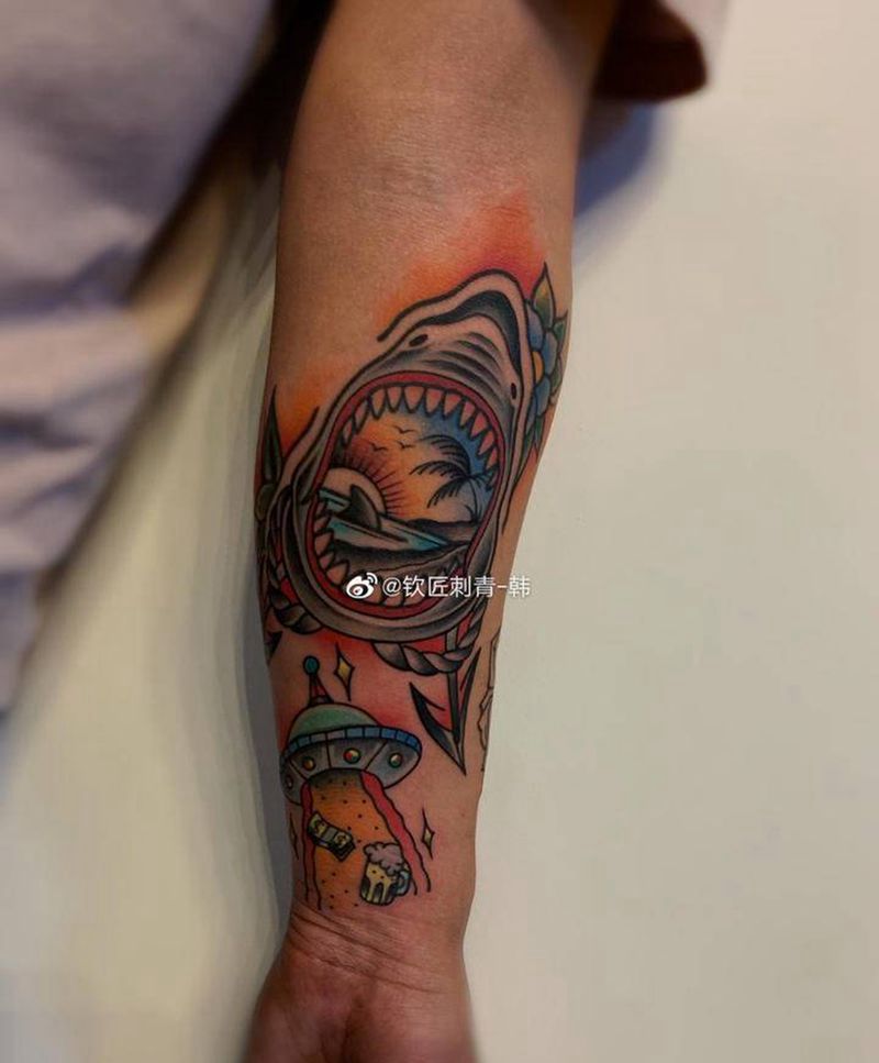 鲨鱼纹身图片_Old School纹身图案