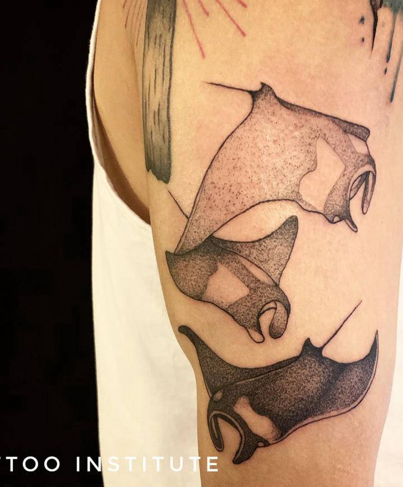 魔鬼鱼纹身图片_手臂点刺魔鬼鱼纹身图案