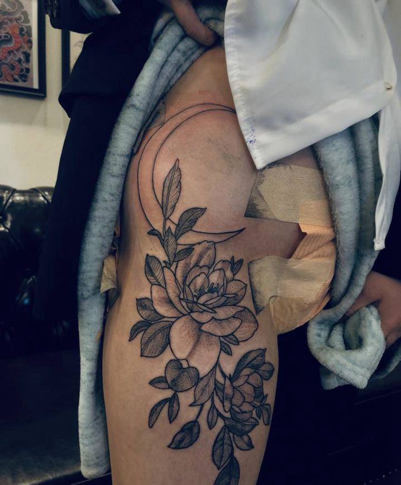 腰间素花纹身图片_腰部纹身图案