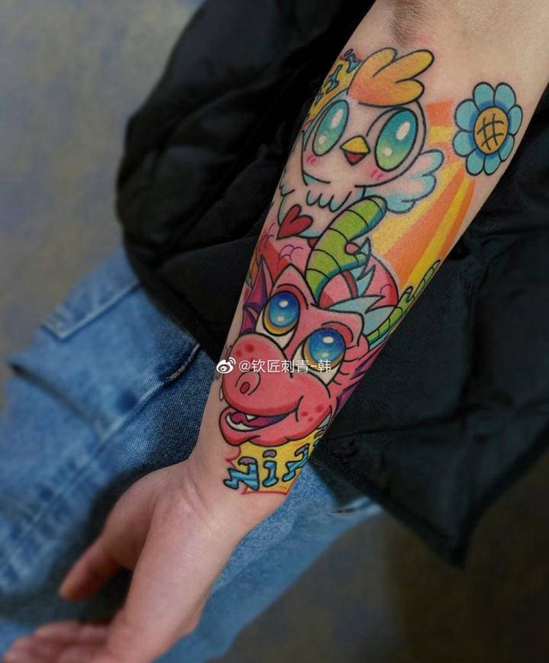 生肖龙鸡纹身图片_手臂卡通纹身图案