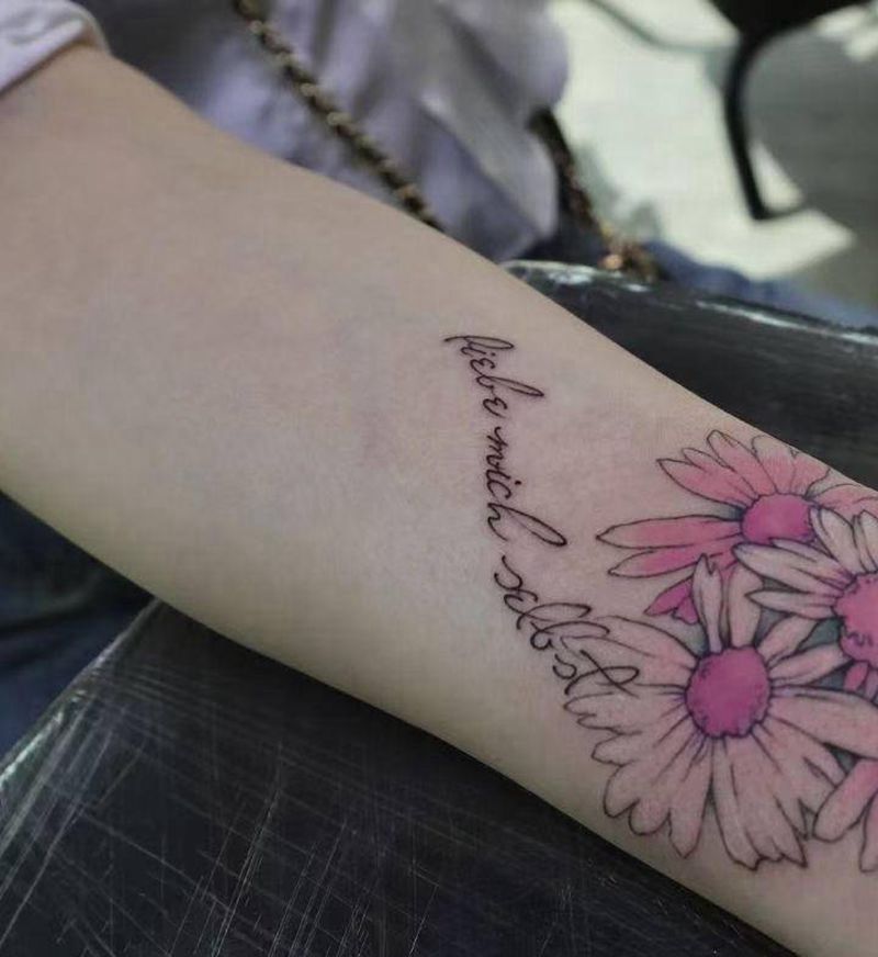 遮盖小雏菊纹身图片_手臂水彩水墨纹身图案