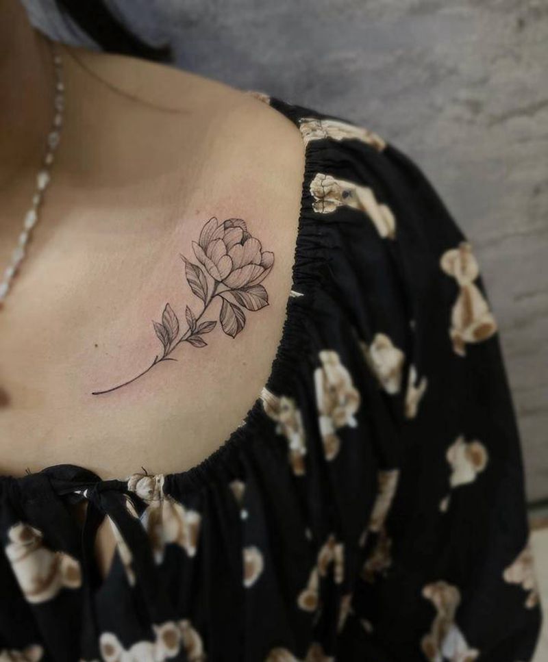 素花纹身图片_胸部纹身图案