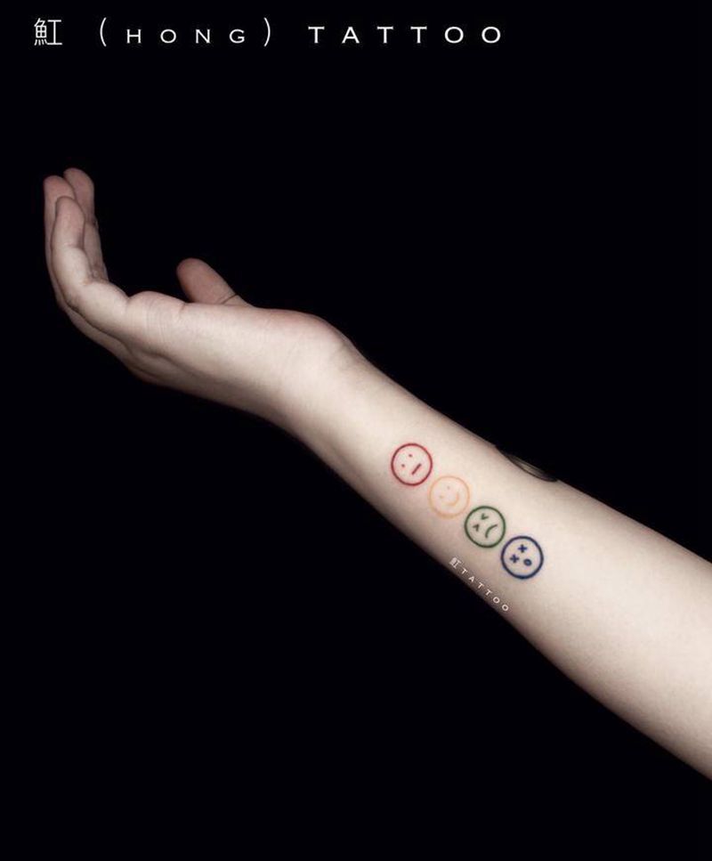 泫雅纹身纹身图片_手臂几何水彩笑脸纹身泫雅小清新可爱小清新纹身图案