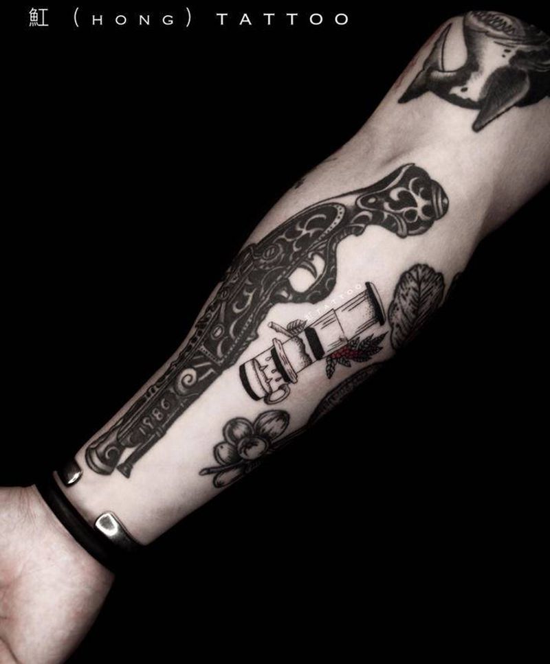 咖啡压榨壶纹身图片_手臂腿部欧美写实点刺咖啡壶手枪咖啡纹身图案