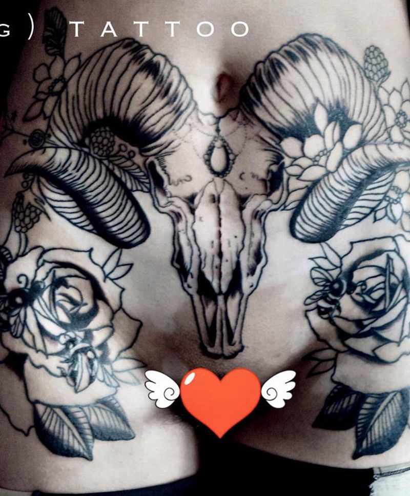 oldschool羊头骨纹身图片_腹部腰部Old SchoolNew Schoololdschool纹身白癜风遮盖羊骨玫瑰纹身图案