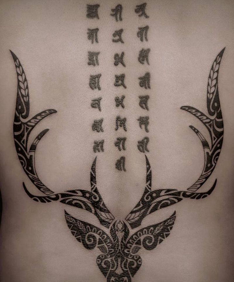 鹿纹身图片_背部老传统鹿纹身图案