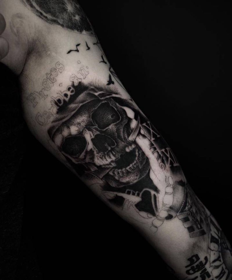 加勒比海盗纹身图片_手臂欧美写实点刺加勒比海盗骷髅海盗死神骷髅纹身图案