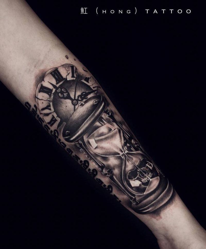 时间沙漏⏳纹身图片_手臂腿部欧美写实点刺时间沙漏⏳纹身图案