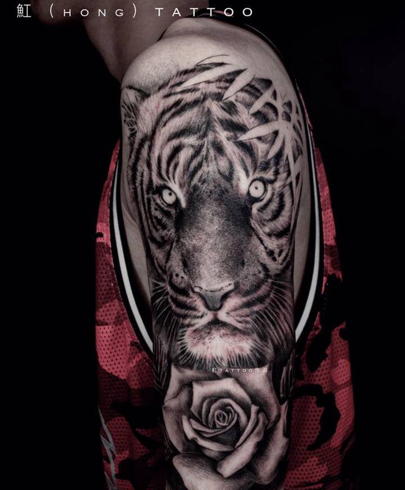 虎纹身图片_手臂欧美写实老虎玫瑰写实花臂纹身图案