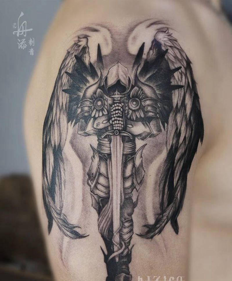 守护天使纹身图片_肩部手臂欧美写实点刺纹身图案