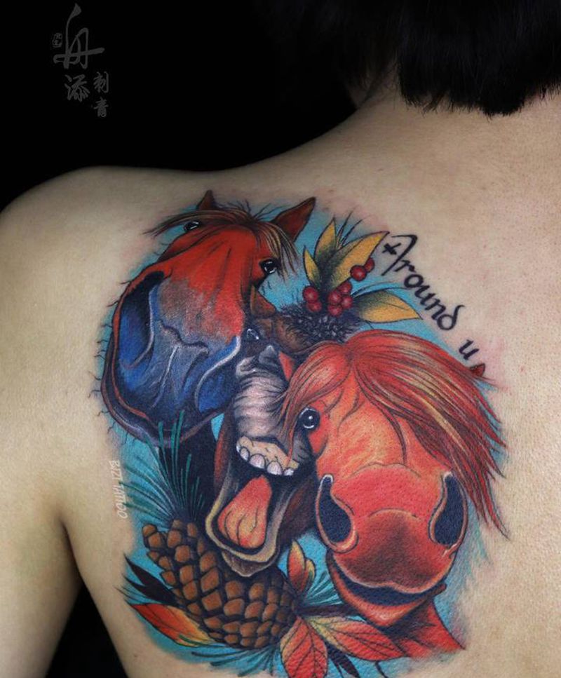 马纹身图片_肩部背部水彩New School纹身图案