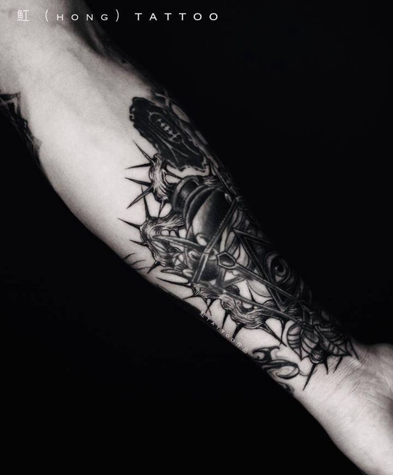 神灯&上帝之眼纹身图片_手臂腿部欧美写实几何神灯上帝之眼荆棘纹身图案