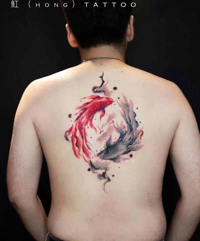 水墨锦鲤纹身图片_背部腰部水墨水彩锦鲤水墨鱼动物纹身图案