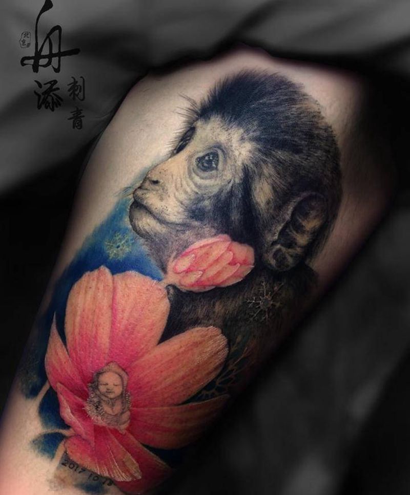 猴子纹身图片_腿部欧美写实猴子格桑花纹身图案