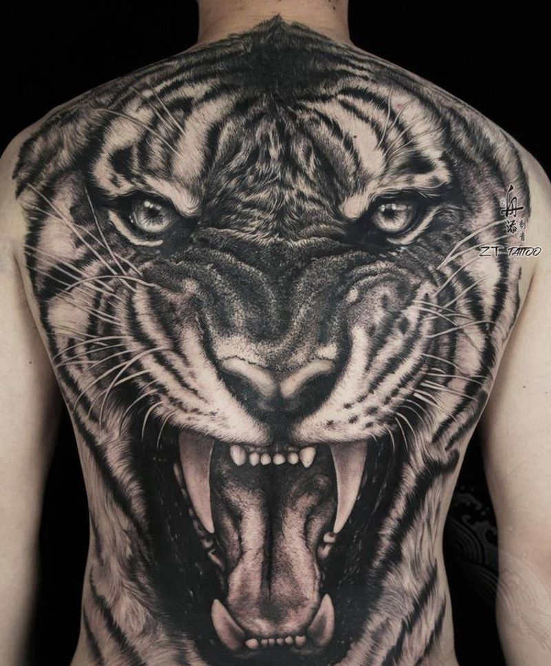 虎纹身图片_背部欧美写实虎满背动物纹身图案