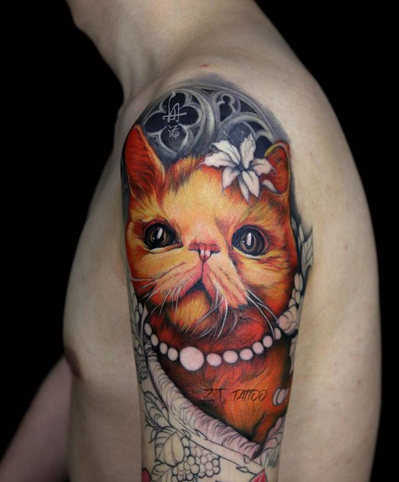 加菲猫纹身图片_肩部New School欧美写实猫纹身图案