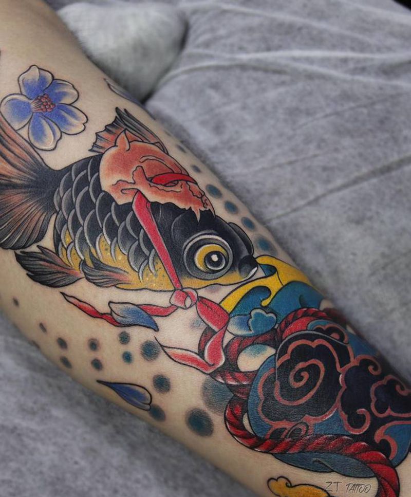 金鱼纹身图片_腿部新传统老传统鱼纹身图案