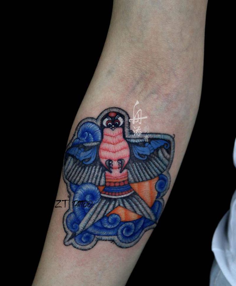 布贴莎燕纹身图片_手臂欧美写实莎燕燕子纸鸢纹身图案