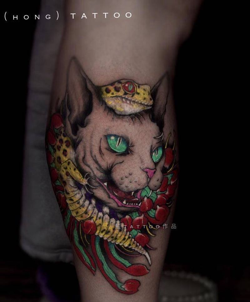 司芬克斯猫纹身图片_腿部手臂New School欧美写实守宫司芬克斯菊花纹身图案