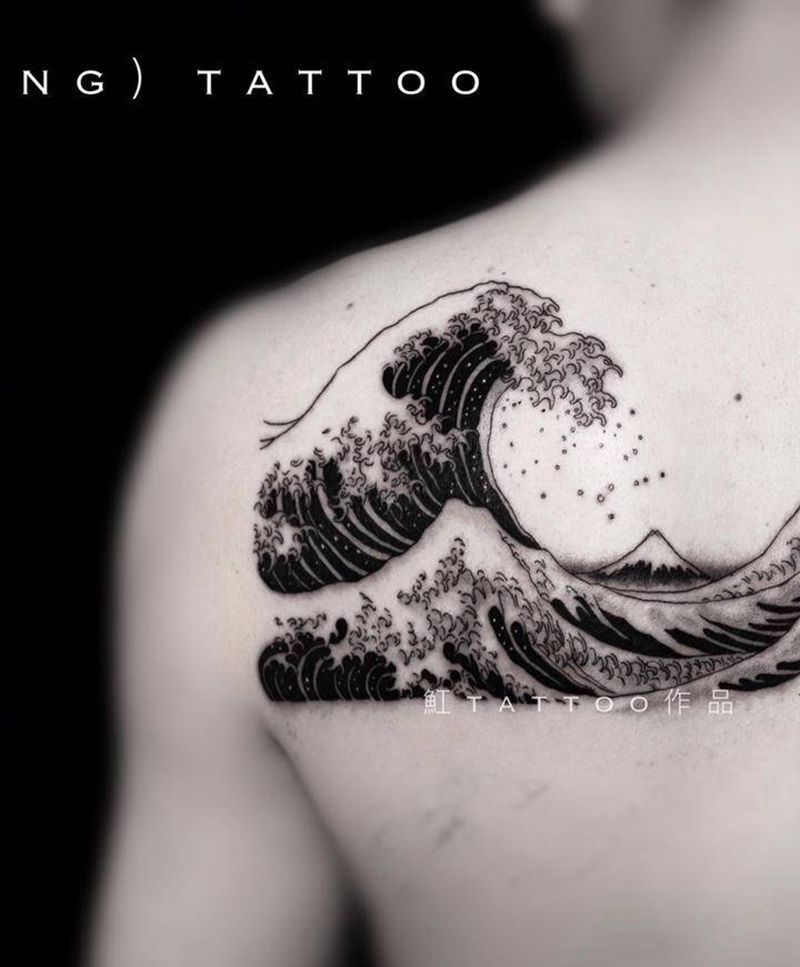 神奈川·冲浪里纹身图片_肩部背部欧美写实海浪冲浪里浮世绘纹身图案