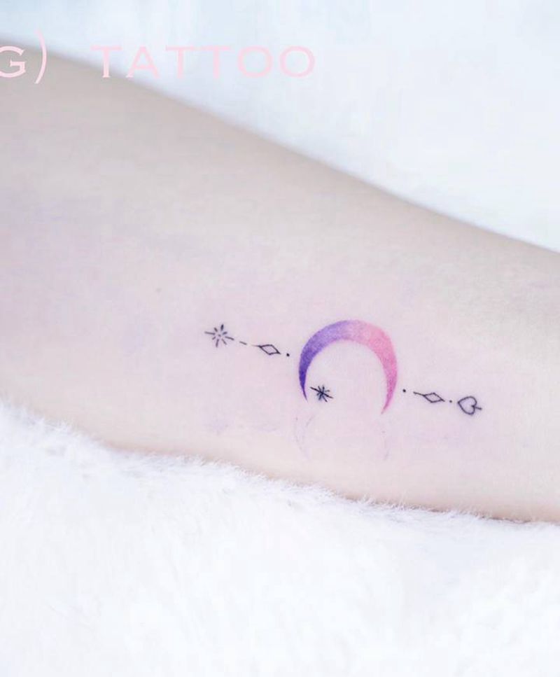 小清新纹身图片_手臂水彩New School月亮小清新纹身图案