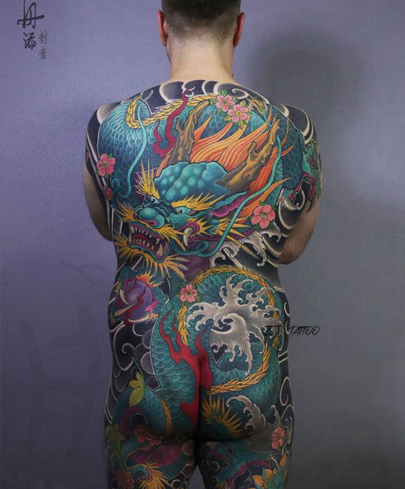 龙纹身图片_背部臀部老传统新传统纹身图案