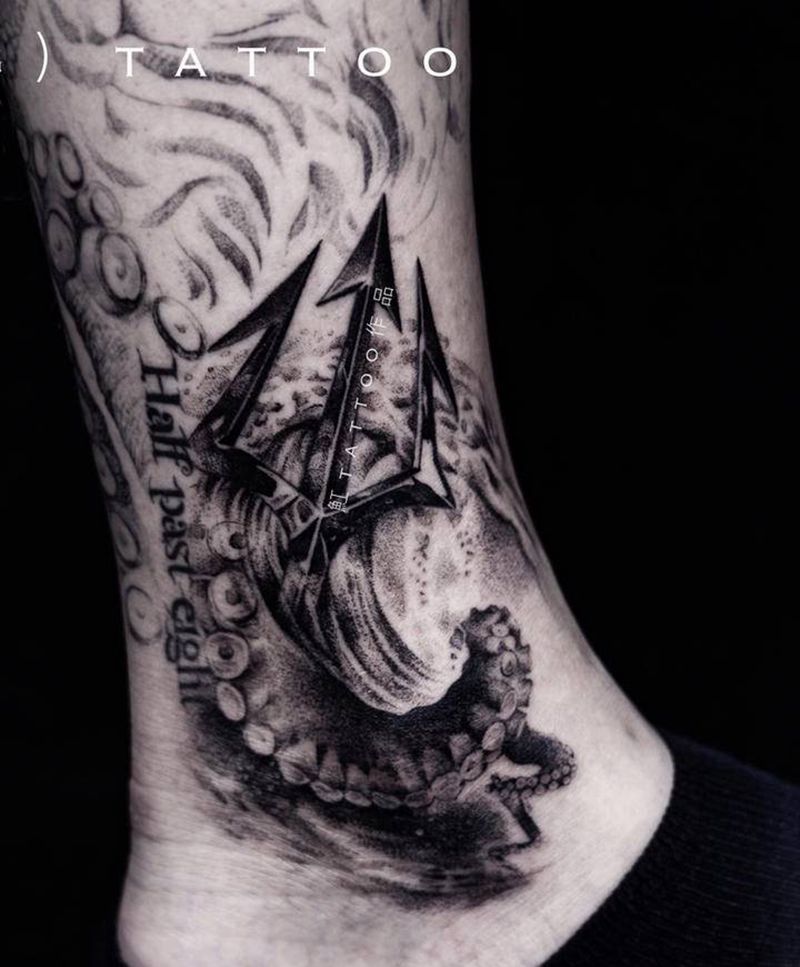 三叉戟纹身图片_腿部手臂欧美写实三叉戟海神章鱼纹身图案