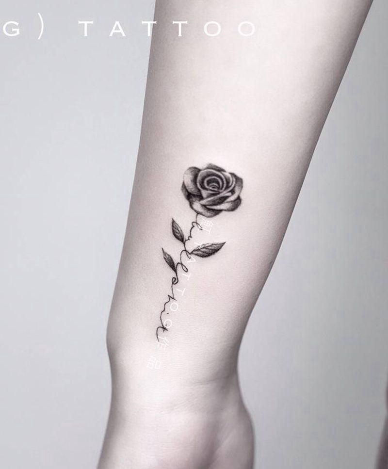 玫瑰纹身图片_手臂腿部欧美写实点刺玫瑰英文单针纹身图案