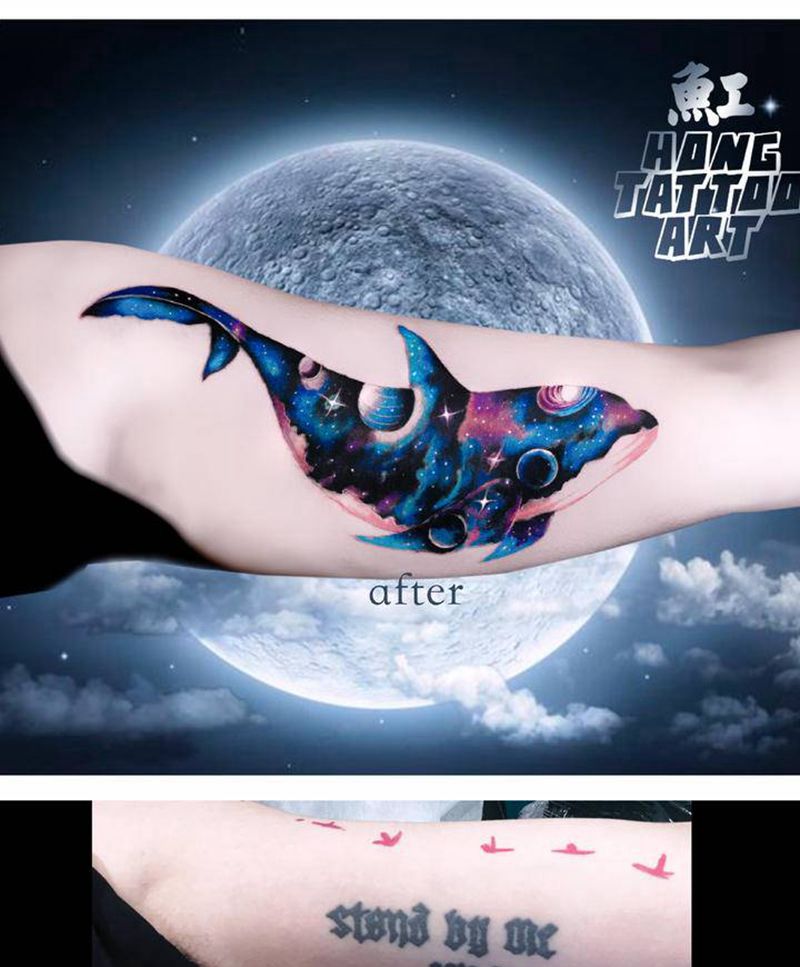 虎鲸纹身图片_手臂背部水彩欧美写实鲸鱼星空遮盖纹身图案