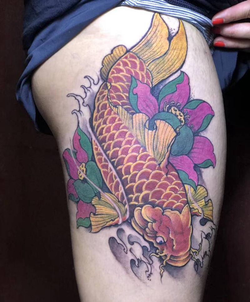 鱼纹身图片_臀部腿部新传统纹身图案