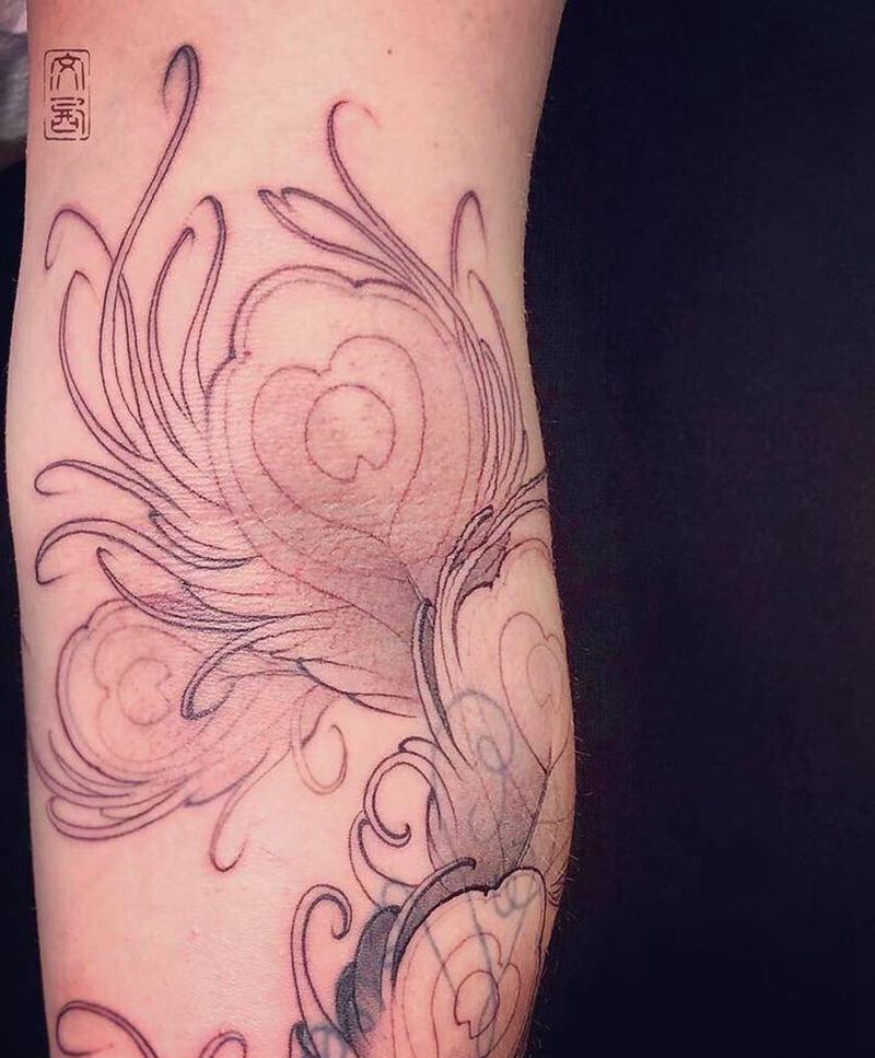 花翎纹身图片_手臂手部新传统水墨花翎雀尾纹身图案